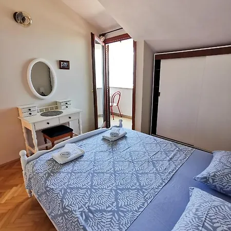 Denis Vela Apartment Podgora