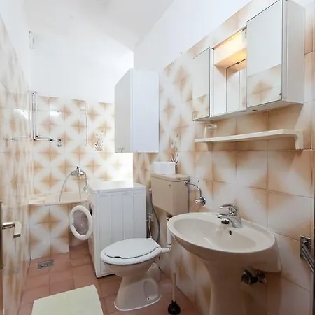 Denis Vela Apartment *