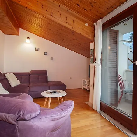 Denis Vela Apartment Podgora